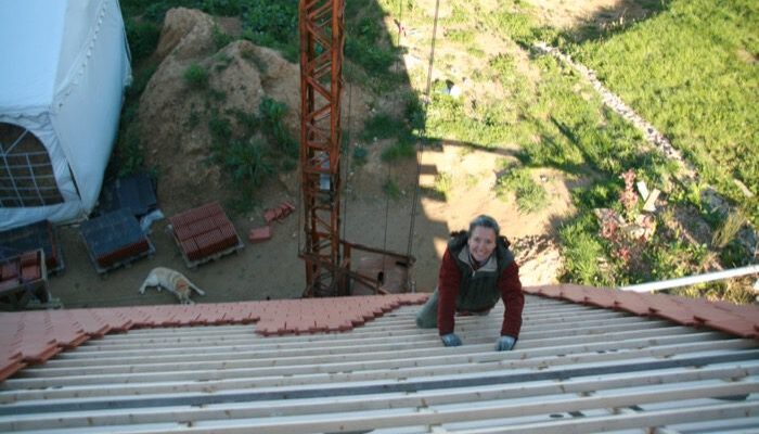 Carole met en place la couverture de Tuiles 2 2013